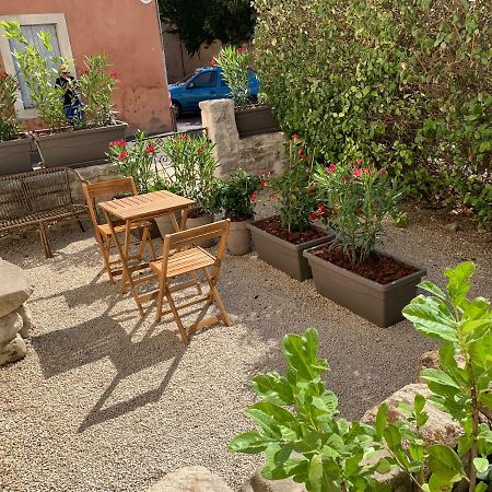 Les Lauriers Apartment LʼIsle-sur-la-Sorgue Екстериор снимка